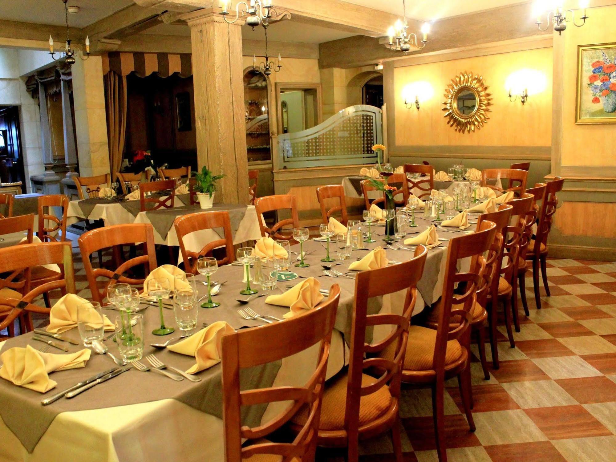 שטרסבורג Hotel Restaurant Au Cerf D'Or מראה חיצוני תמונה